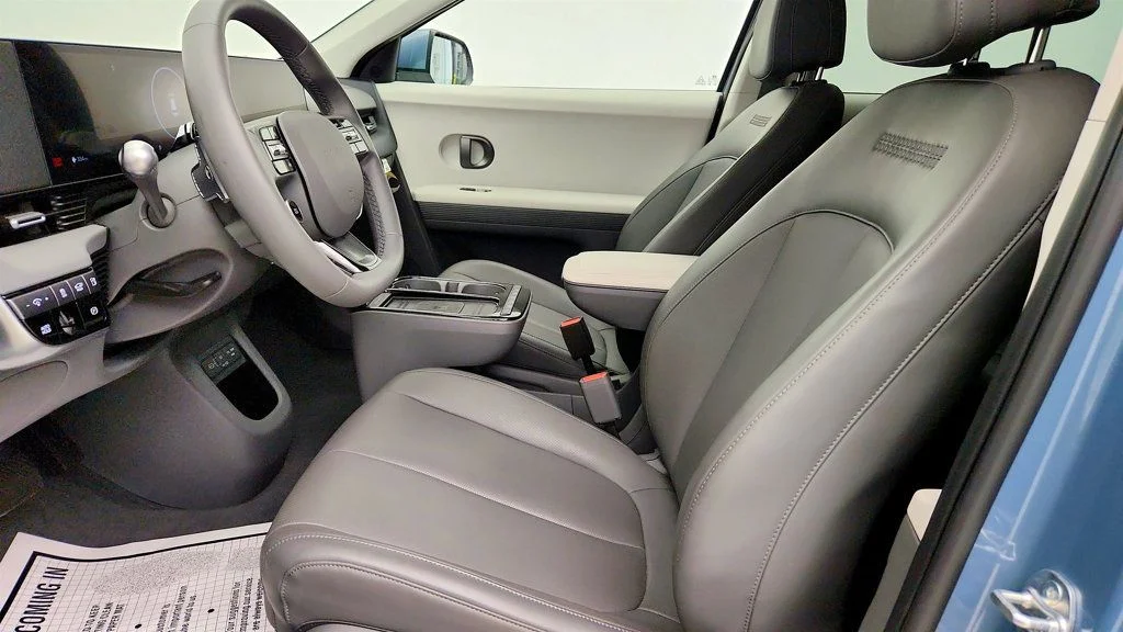 Used 2025 Lucid Blue Hyundai SE RWD image 19