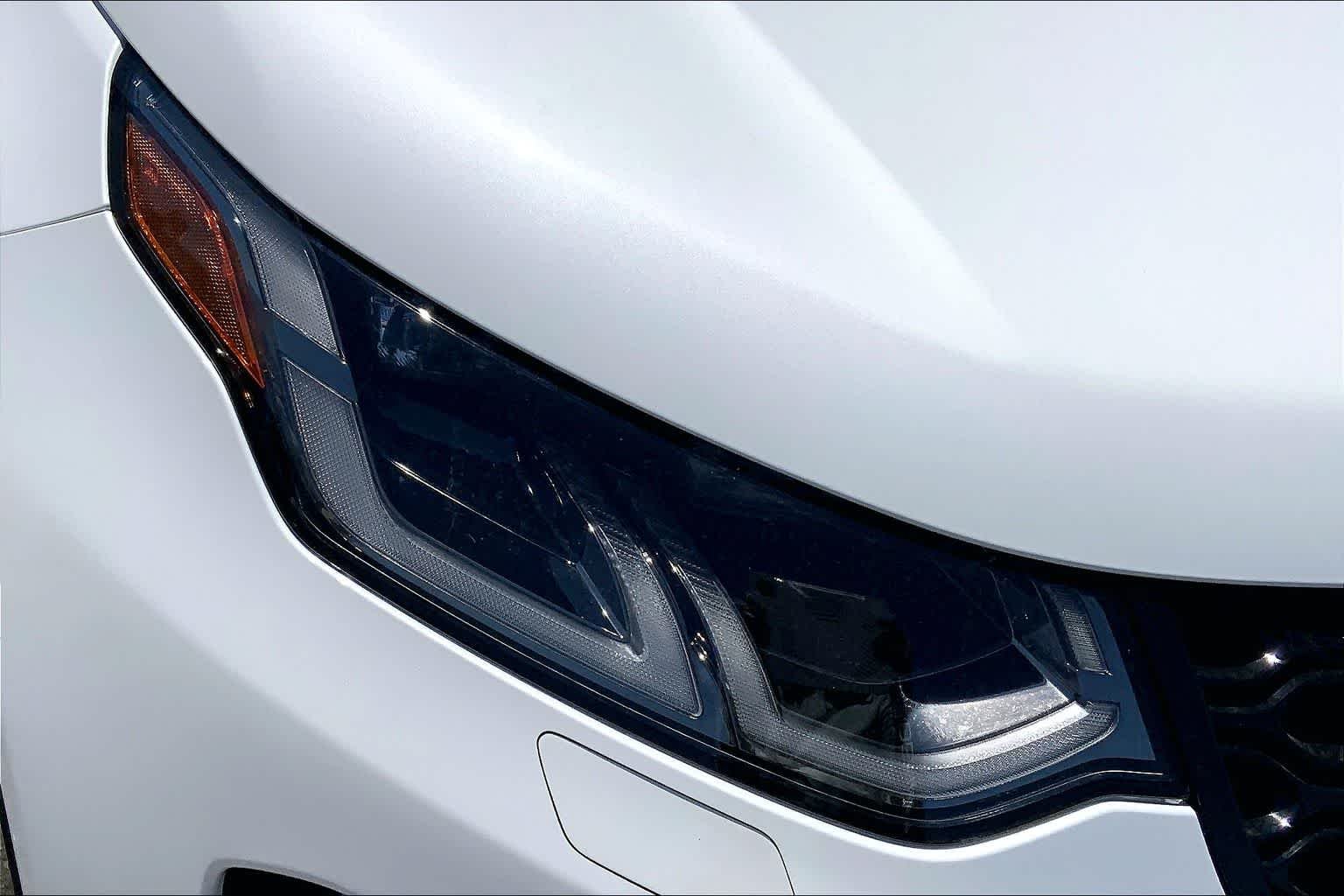 New 2026 Ostuni Pearl White Land Rover Landmark image 13