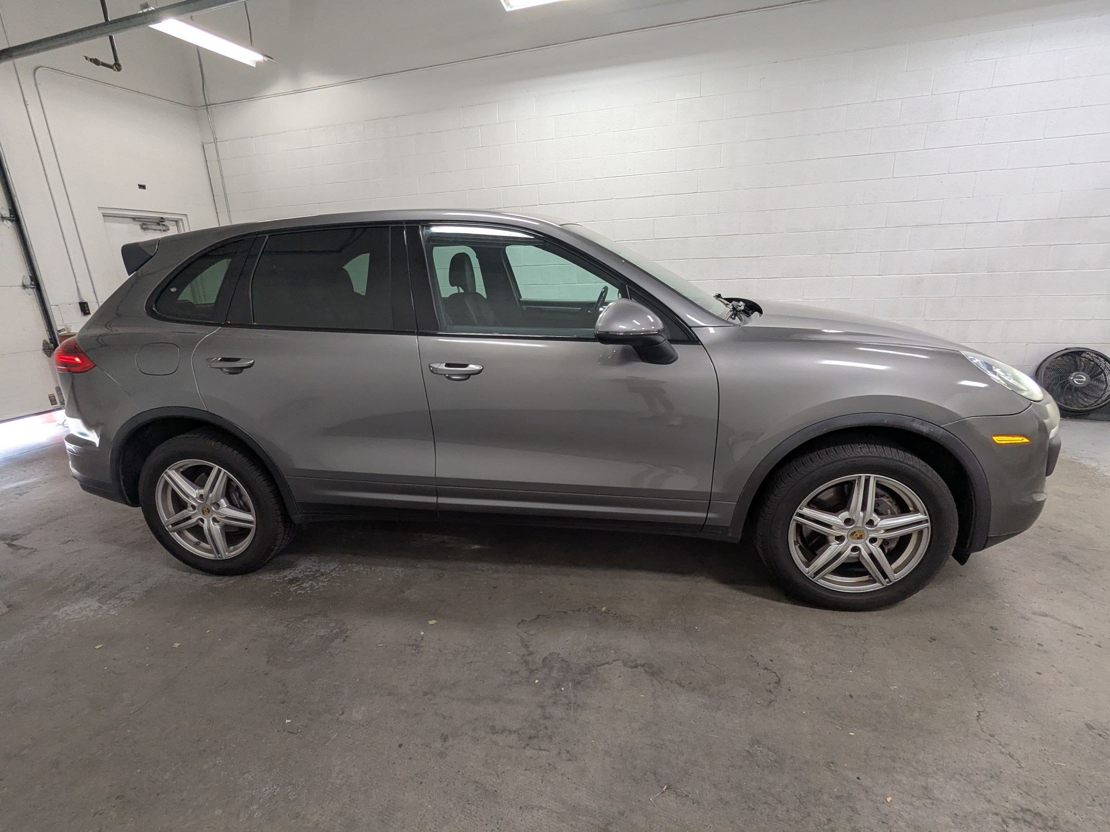 Used 2016 Meteor Gray Metallic Porsche Base image 3