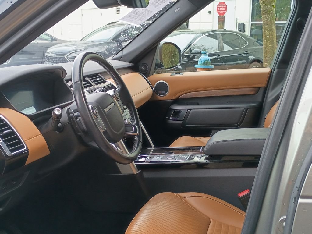 Used 2018 Silicon Silver Premium Metallic Land Rover HSE Luxury image 15