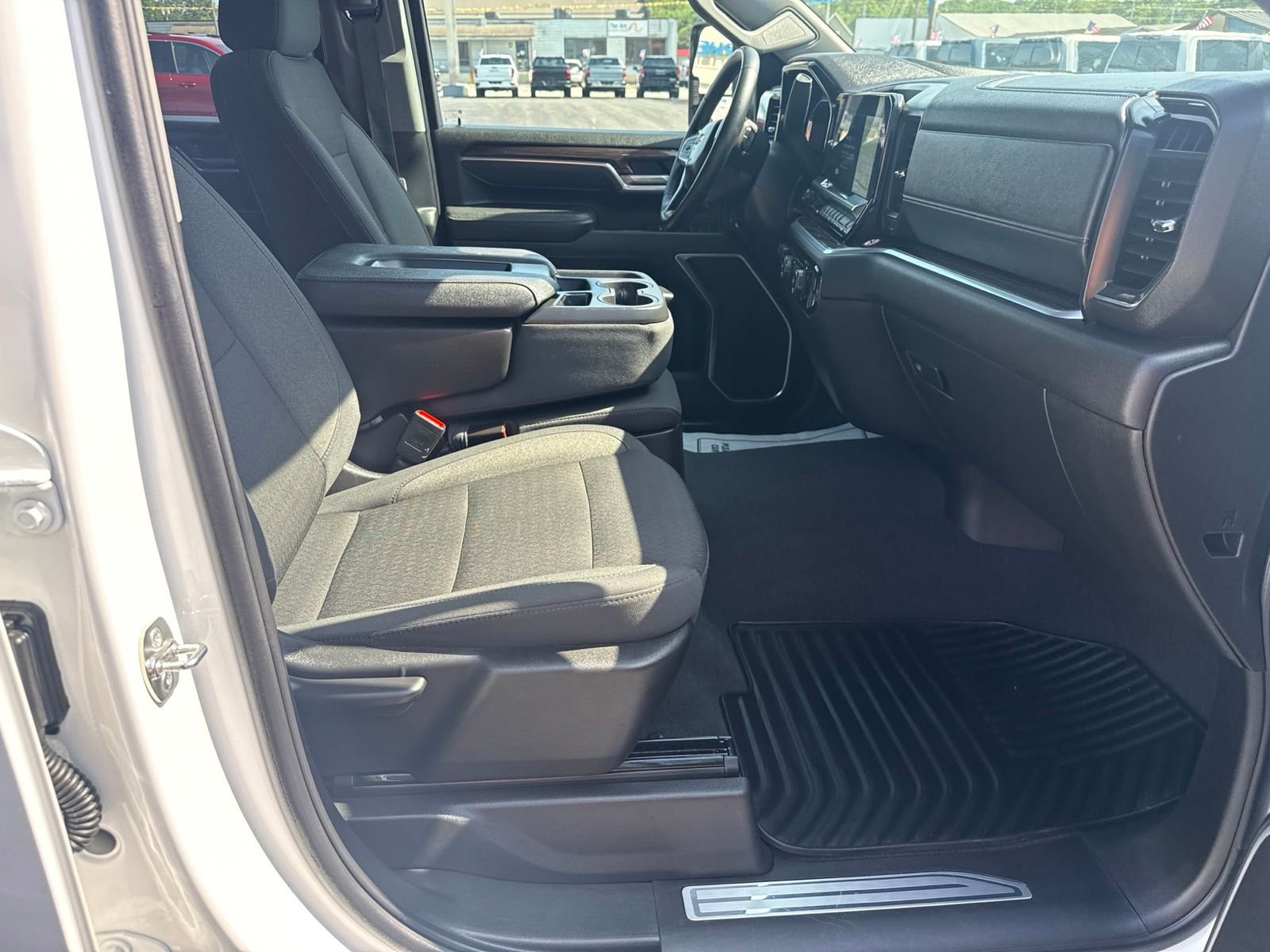 Used 2025 White Chevrolet LT image 22