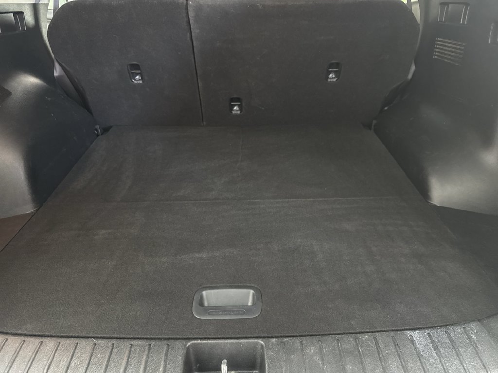 Used 2023 Snow White Pearl Kia LX image 32
