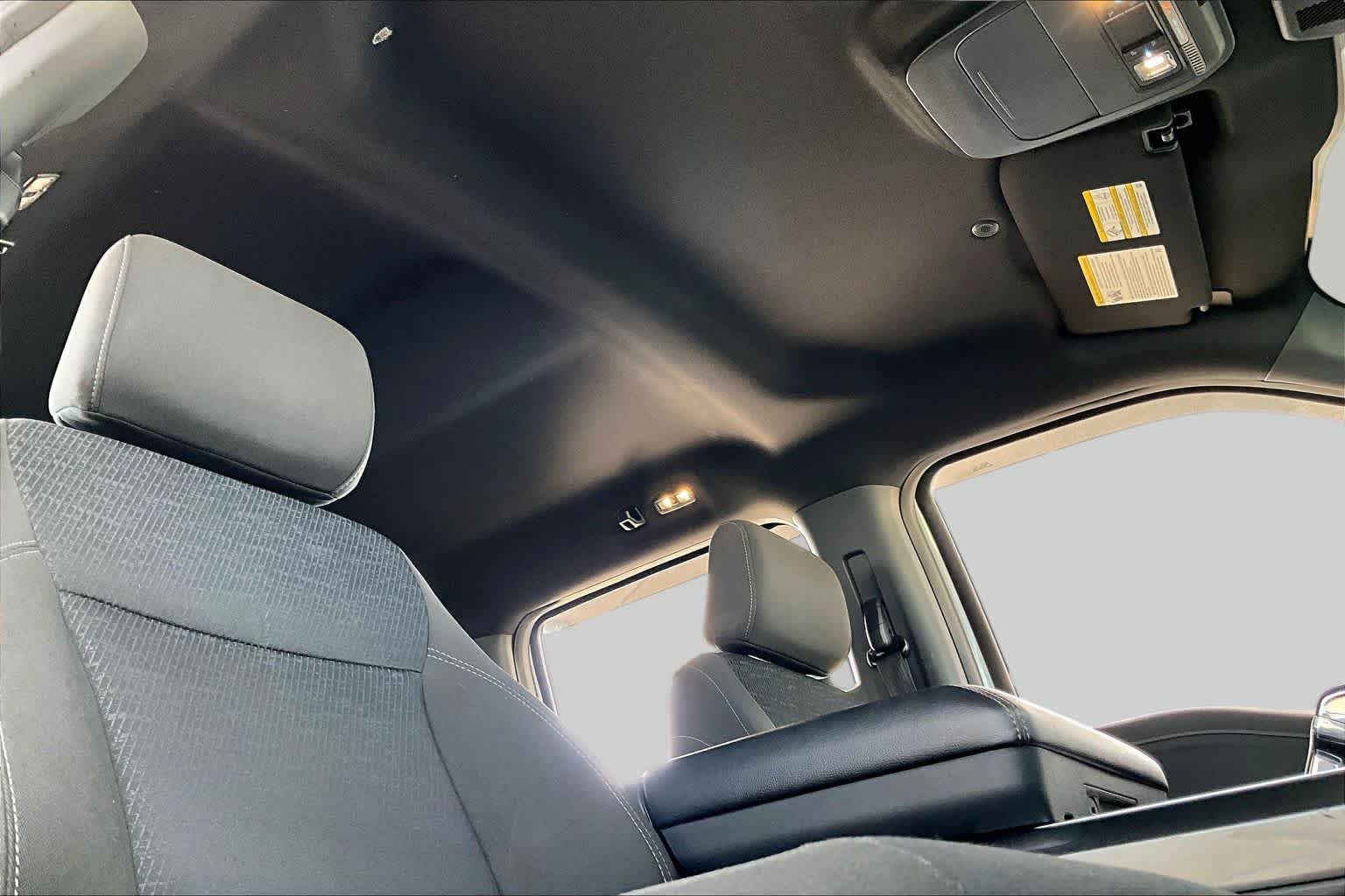 Used 2023 Oxford White Ford XLT image 14