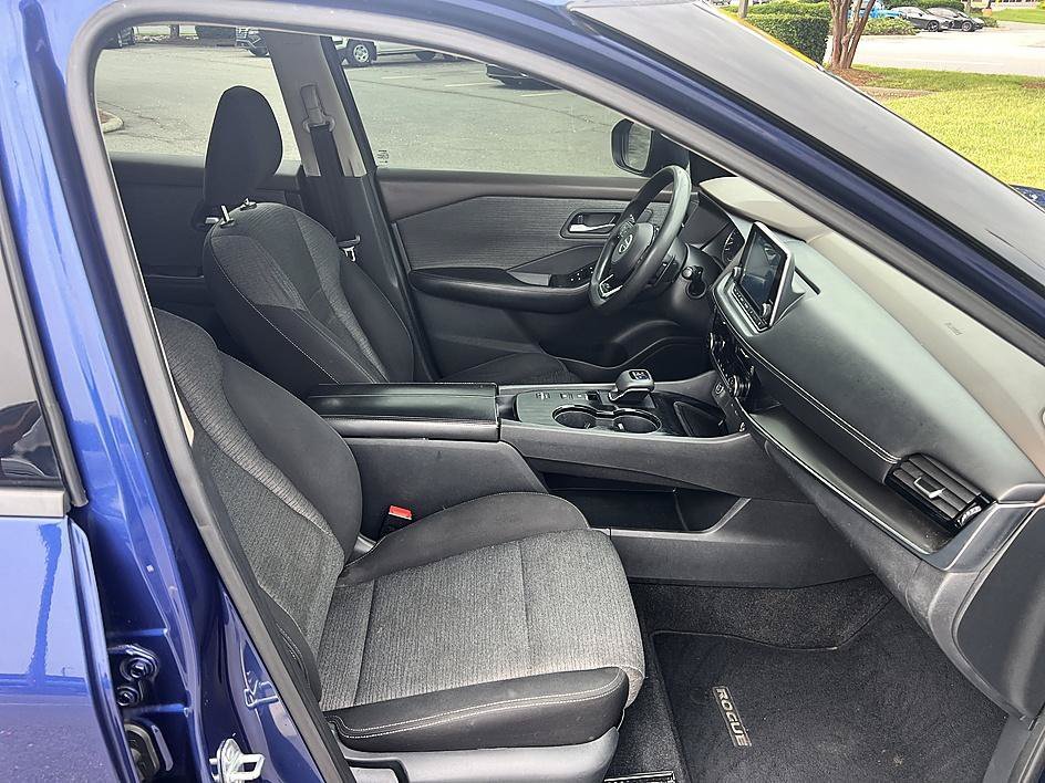 Used 2021 Caspian Blue Metallic Nissan SV image 17