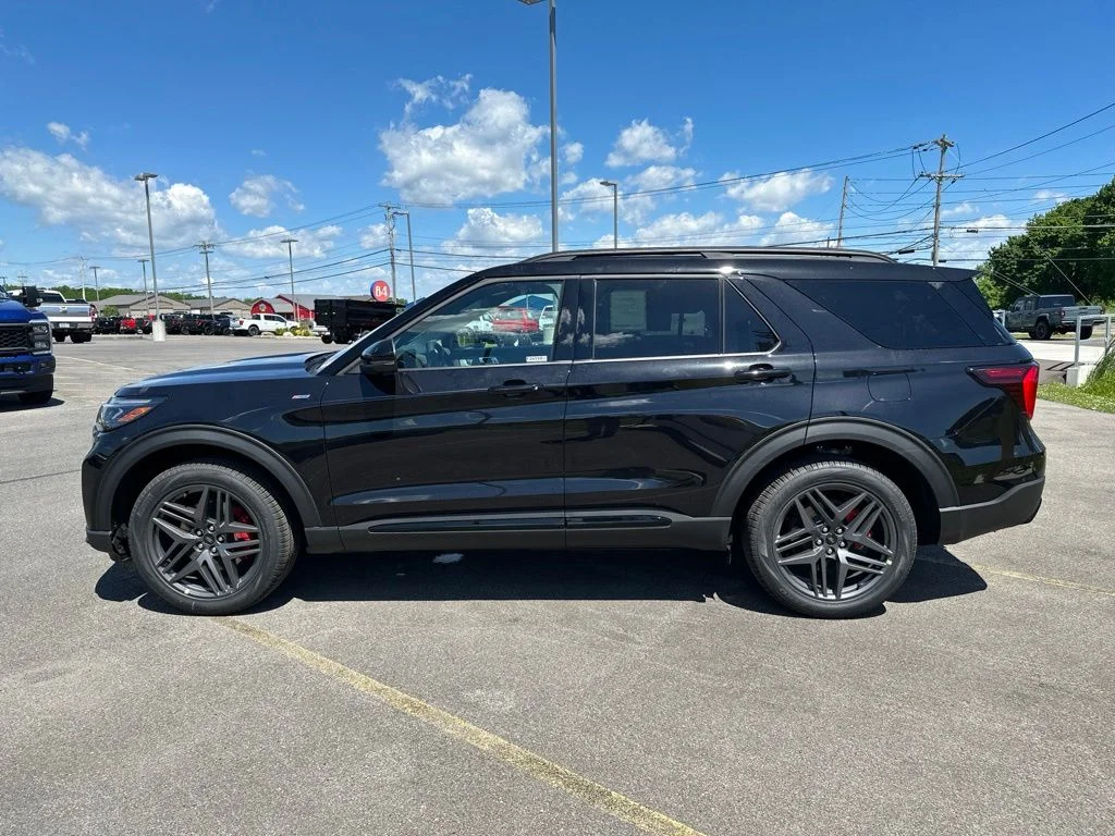 New 2026 Agate Black Metallic Ford ST-Line image 3