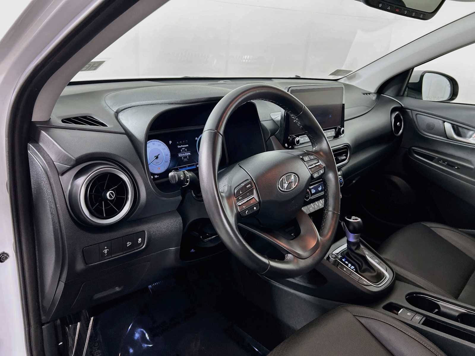 Used 2023 Lunar White Hyundai Limited image 9