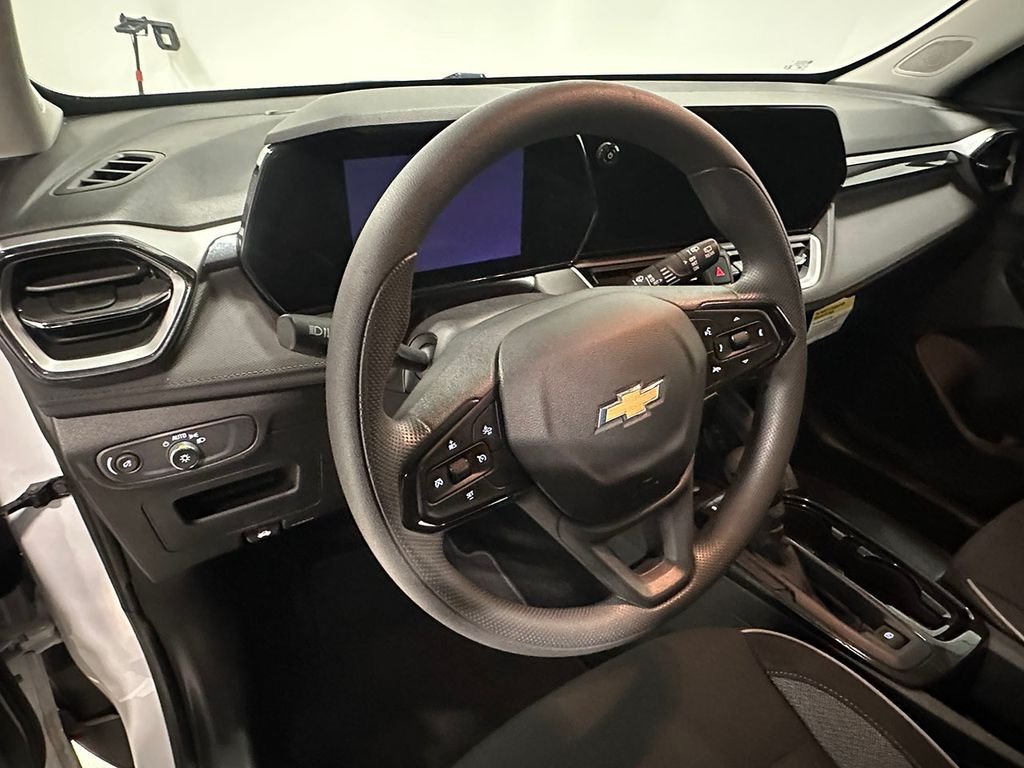Used 2025 White Chevrolet LS image 20