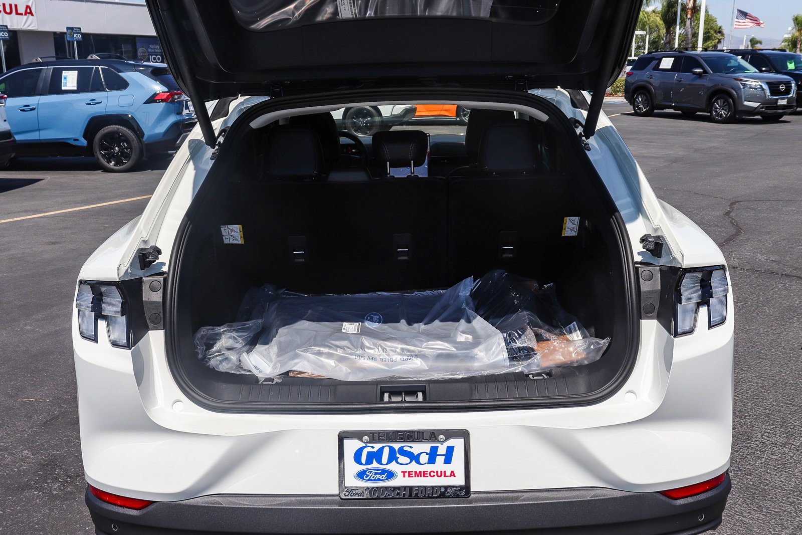 New 2026 Star White Metallic Tri-coat Ford Premium image 29