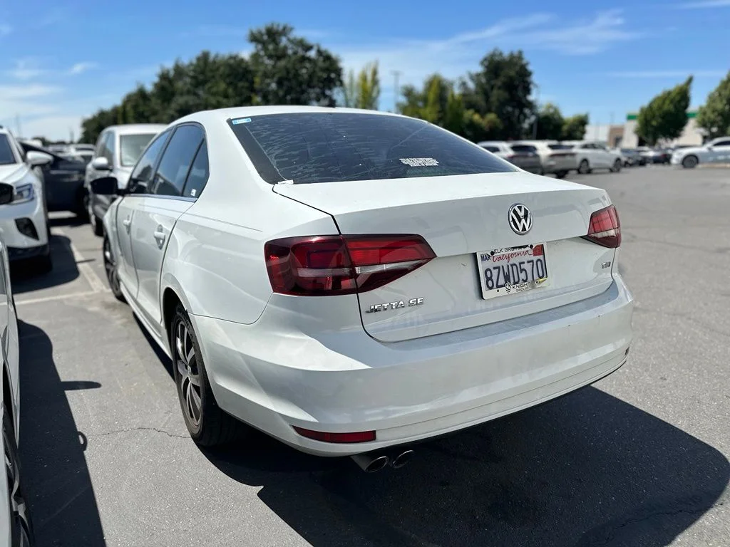 Used 2018 Pure White Volkswagen 1.4T SE image 2