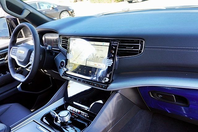 New 2026 Bright White Clear-Coat Exterior Paint Jeep Limited Altitude image 12