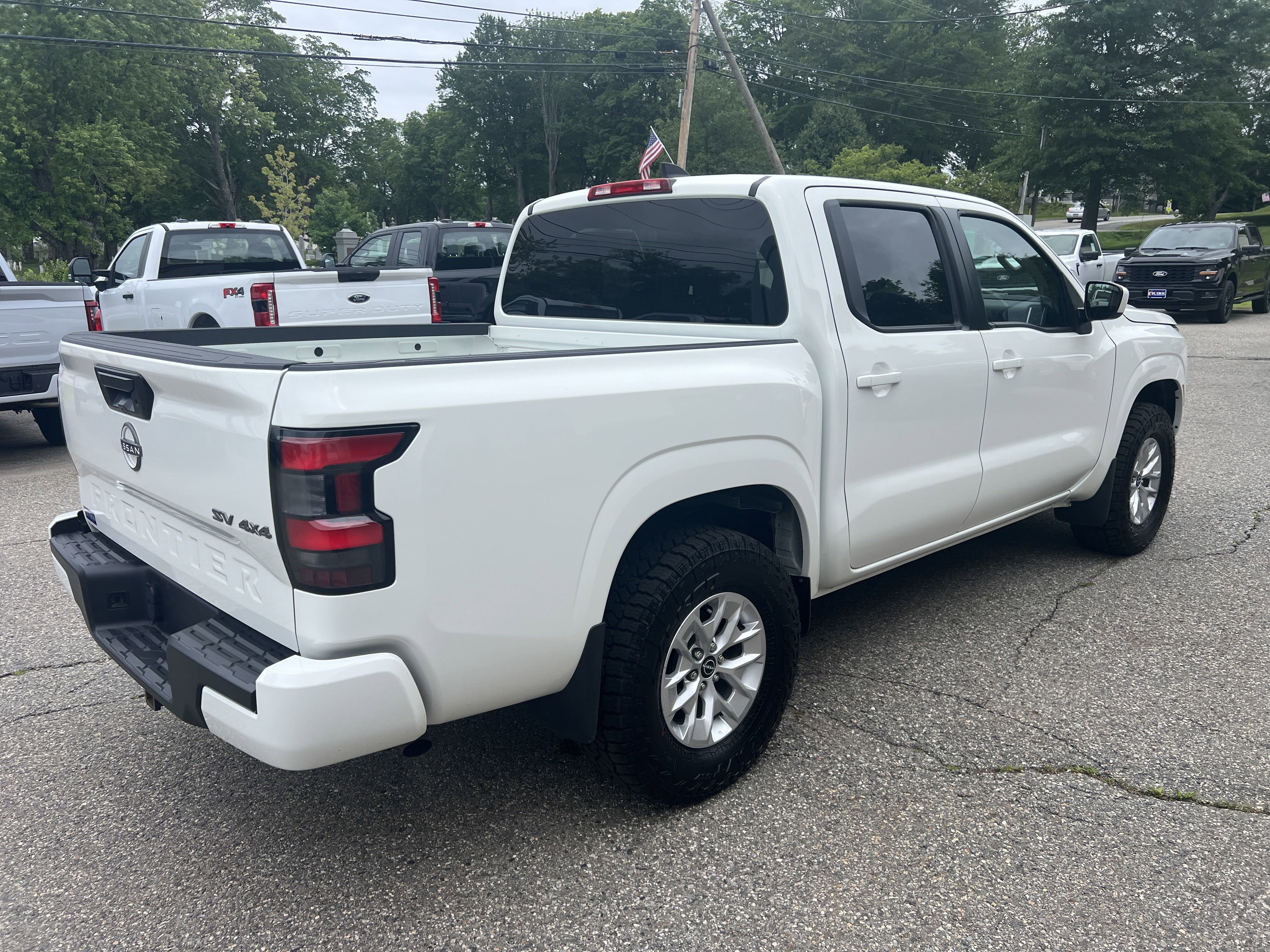 Used 2024 Glacier White Nissan SV image 5