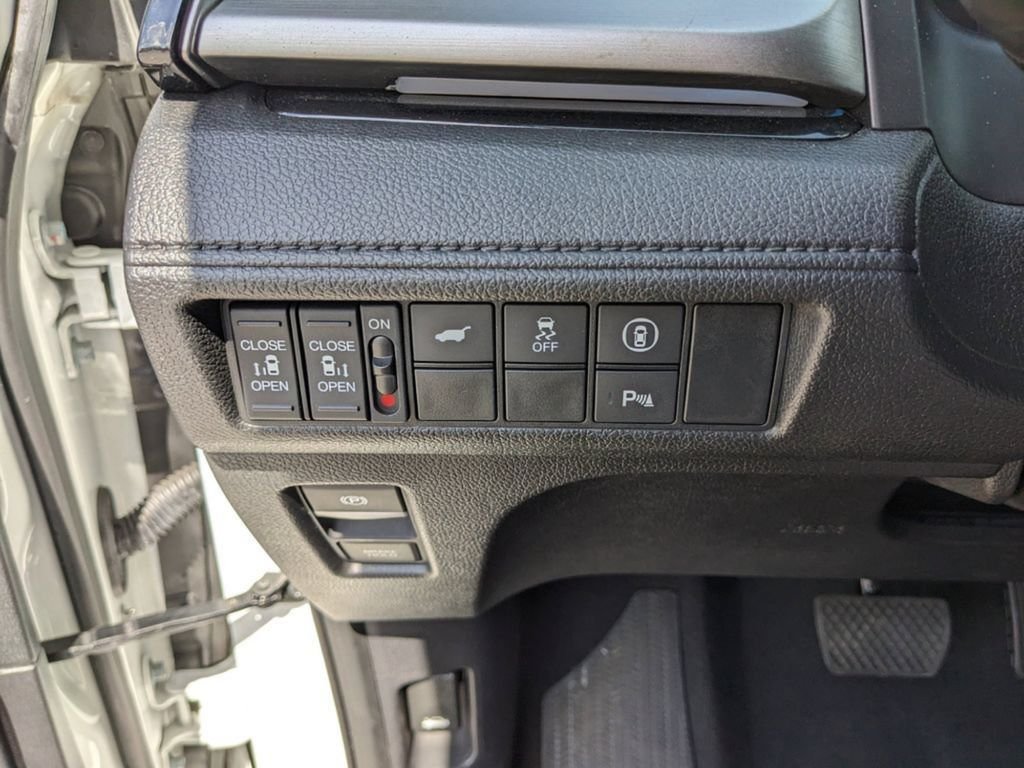 Used 2022 White Honda Touring image 27