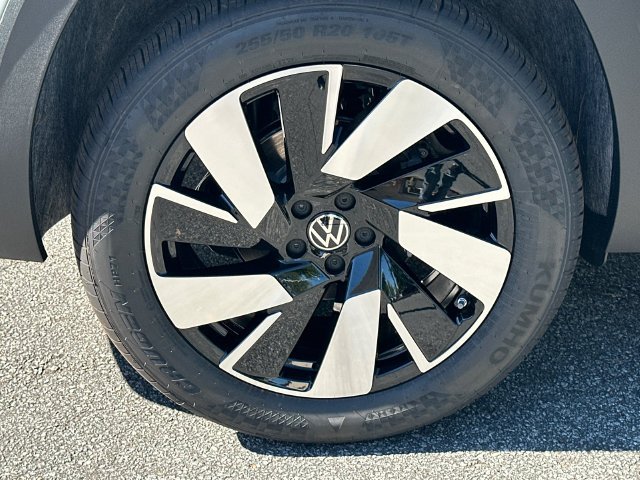 New 2026 White Volkswagen SE w/Technology image 17