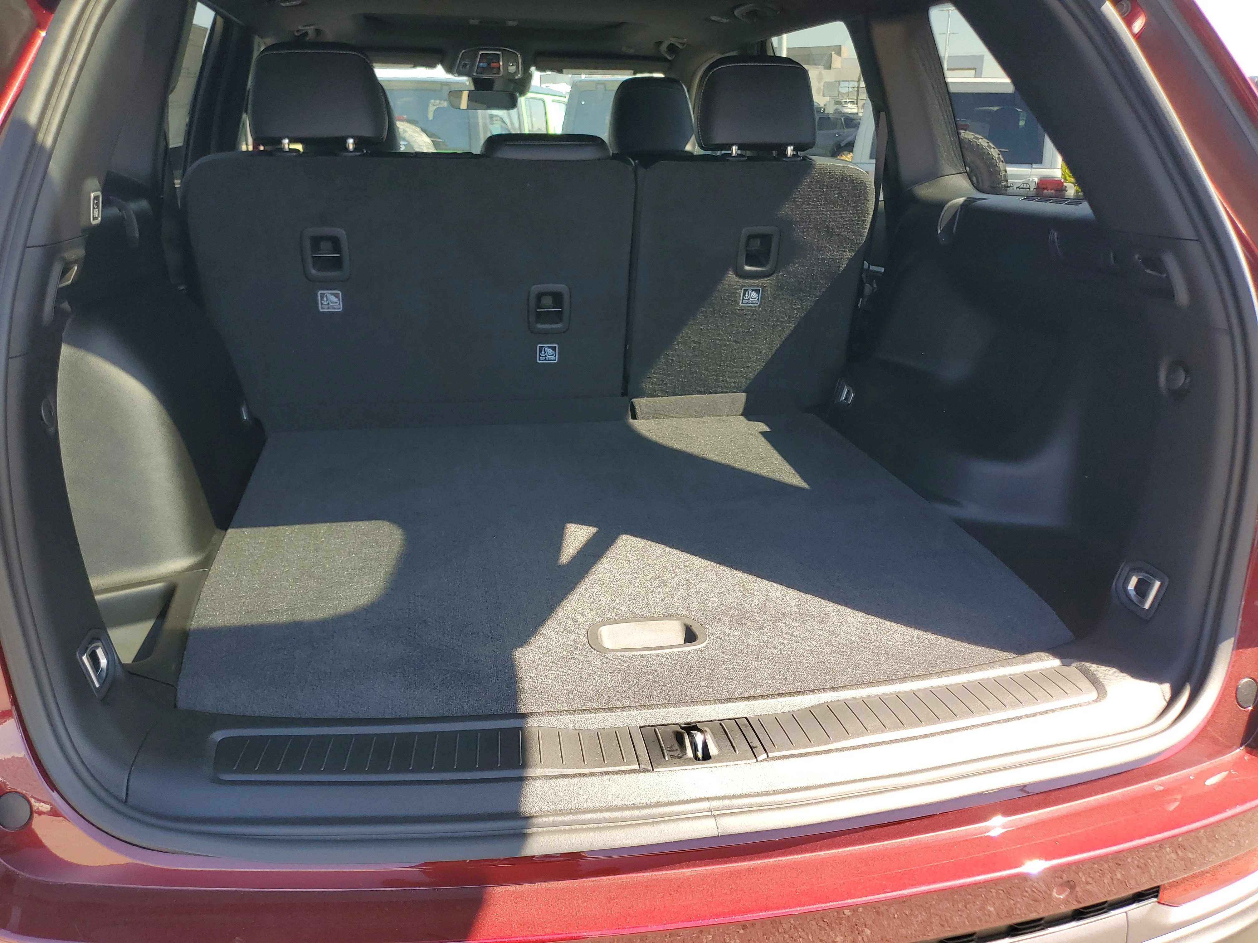 New 2026 Velvet Red Pearl-Coat Exterior Paint Jeep Altitude image 27