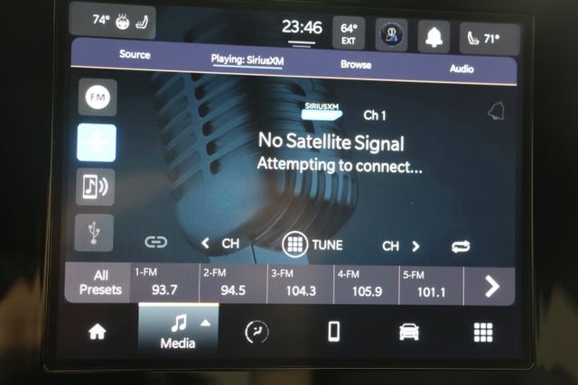 Used 2022 Silver Jeep Latitude image 14