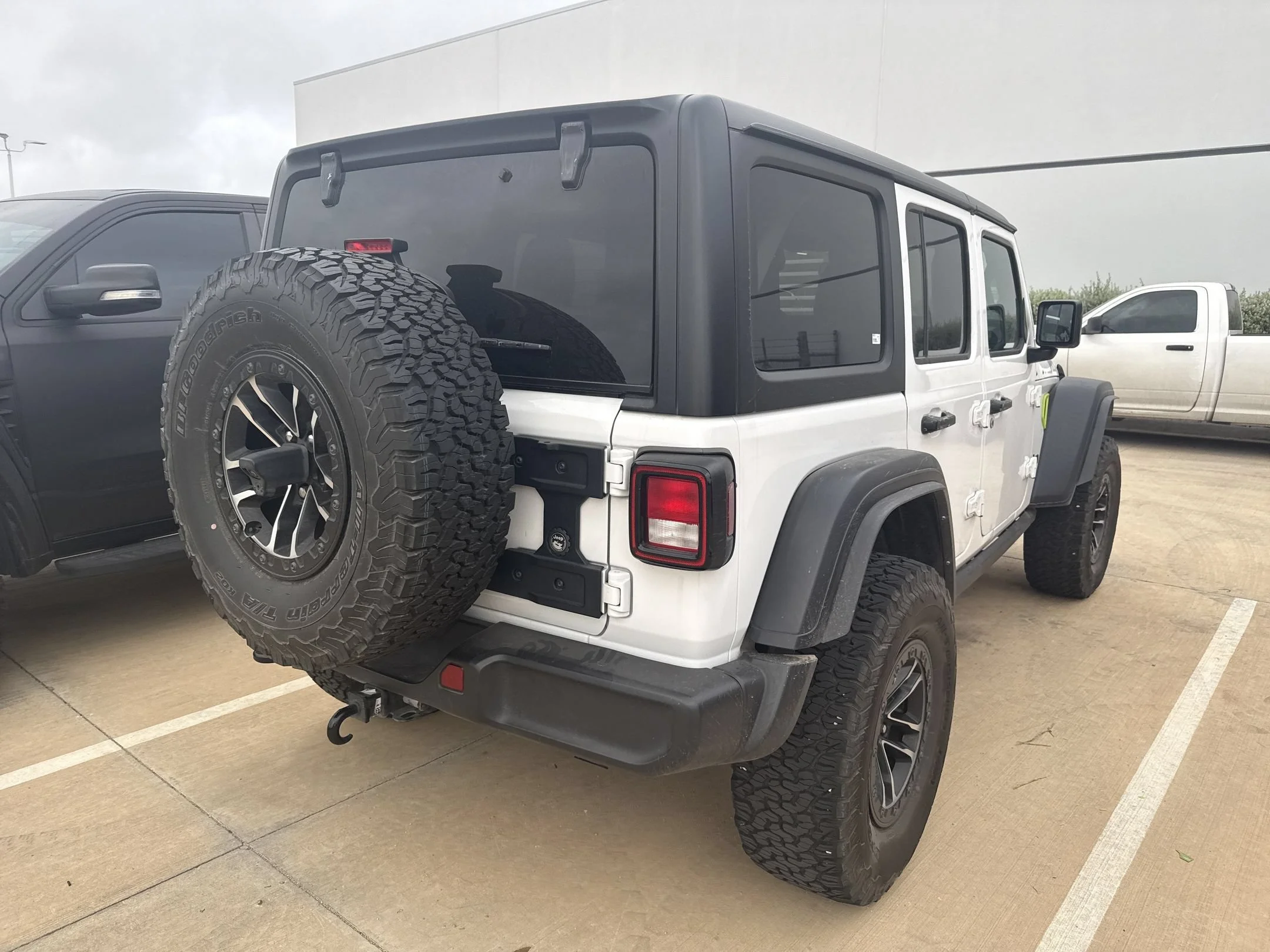 Used 2024 White Jeep Sport image 2