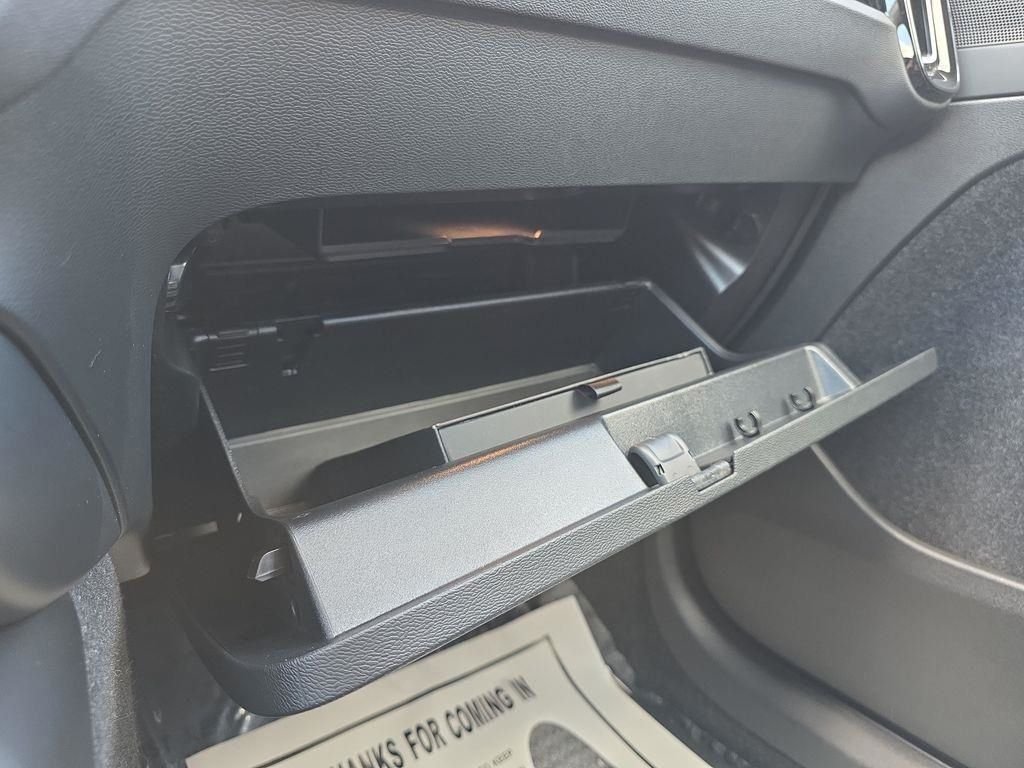 2023 Volvo XC40 Plus - Photo 32
