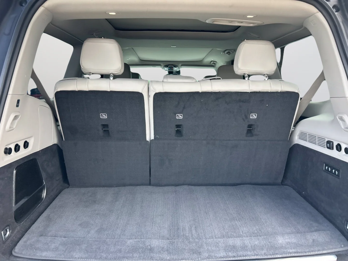 Used 2022 Bright White Clearcoat Jeep Series I image 39