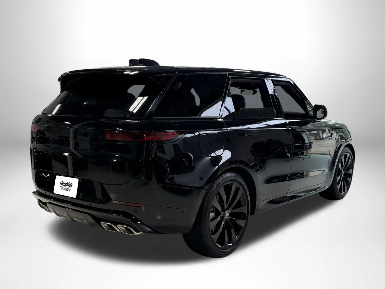 Used 2025 Santorini Black Metallic Land Rover Dynamic SE image 3