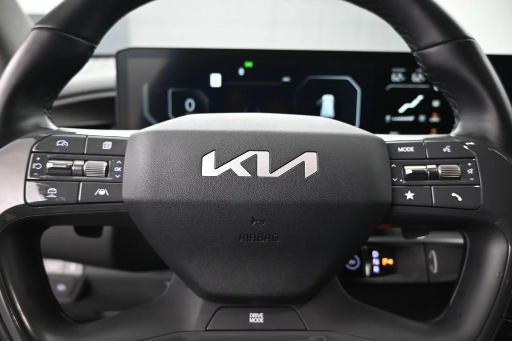 Used 2024 Black Kia Light Long Range image 12