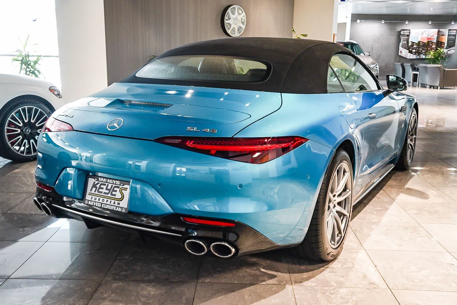 Used 2025 MANUFAKTUR Hyper Blue Metallic Mercedes-Benz AMG® SL 43 image 5