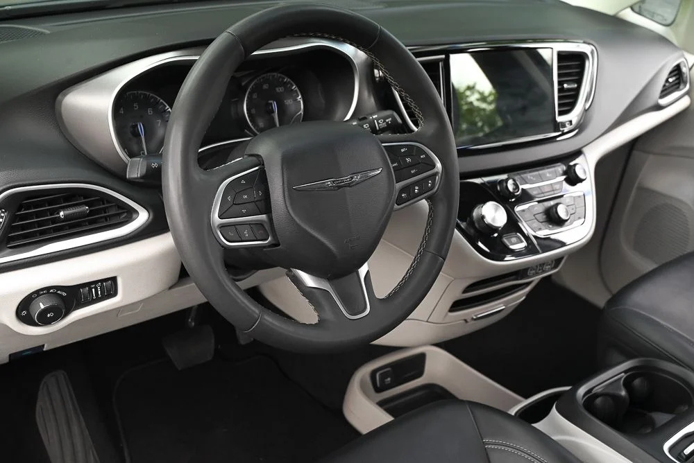 Used 2024 Black Chrysler Touring L image 13