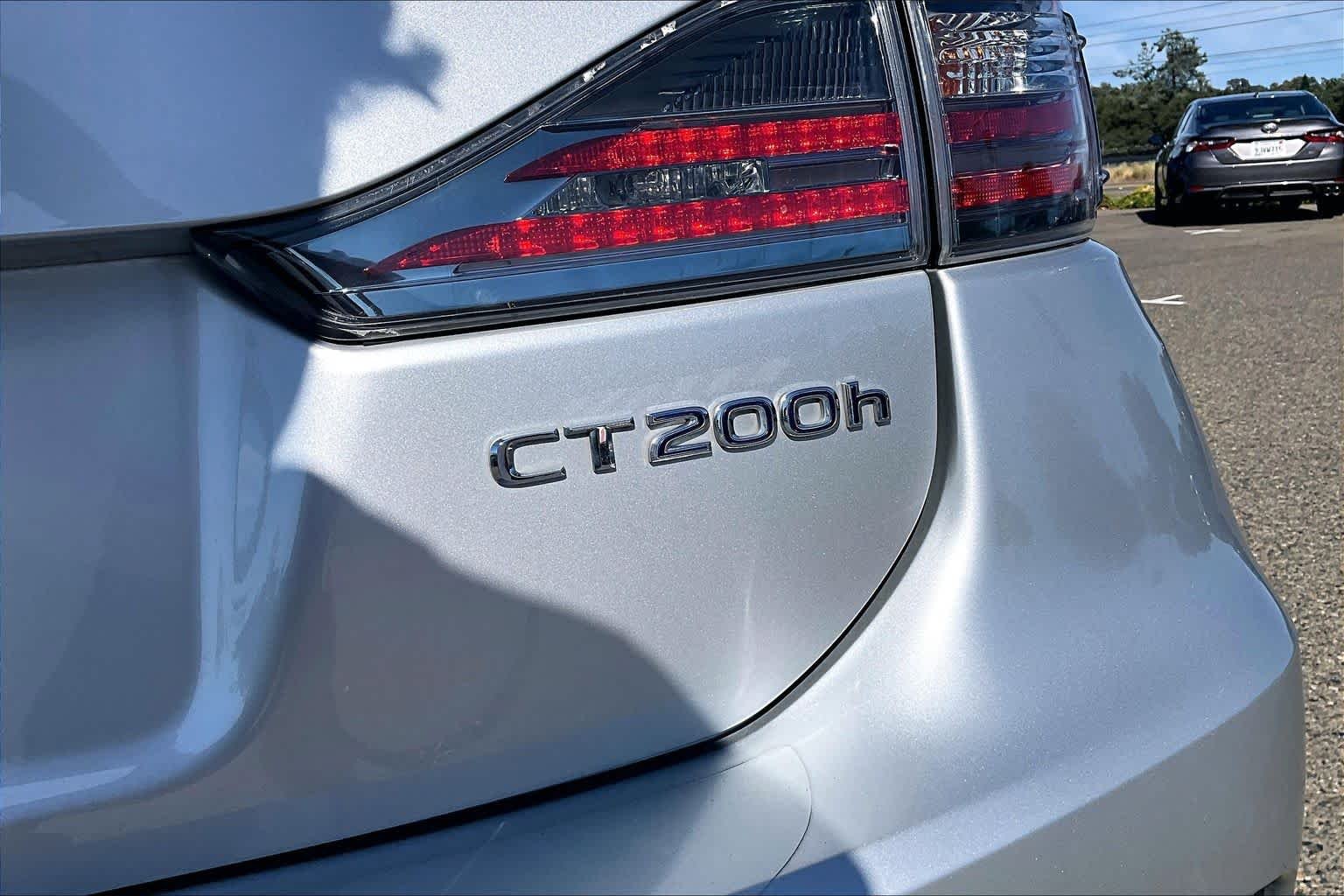 Used 2014 Silver Lining Metallic Lexus Hybrid image 9