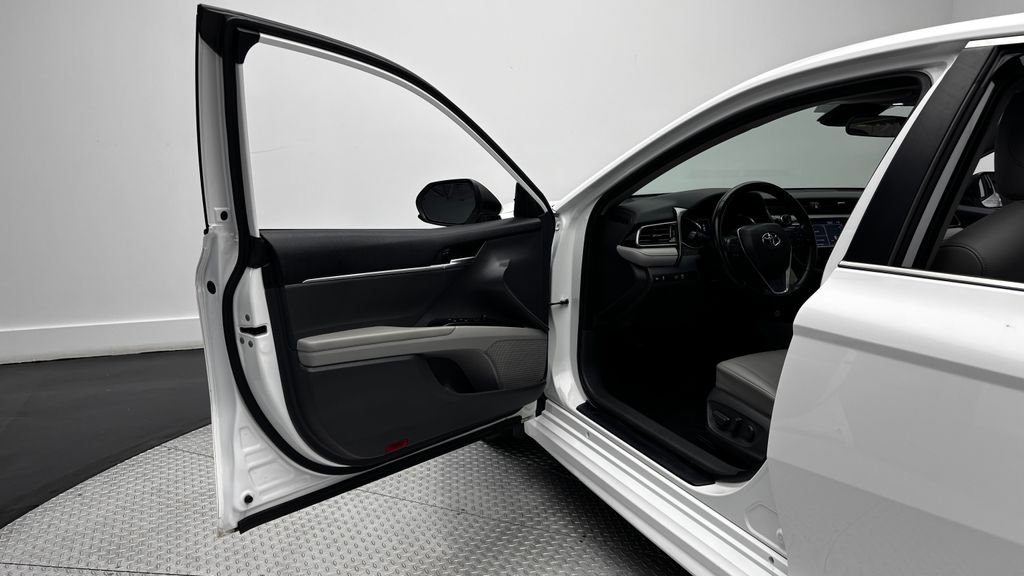 Used 2020 White Toyota SE image 17