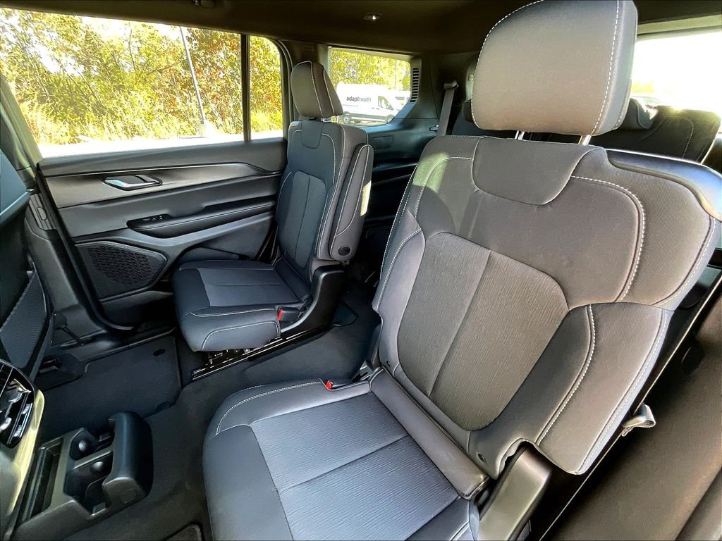 New 2025 Baltic Gray Metallic Clearcoat Jeep Laredo image 15