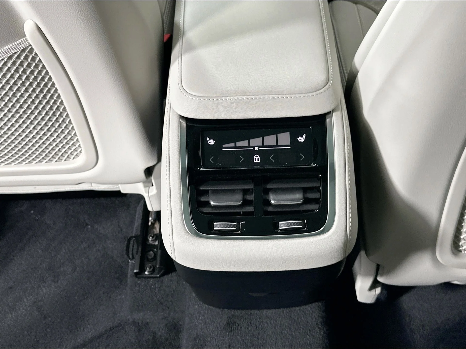New 2026 White Volvo B6 Ultra image 28