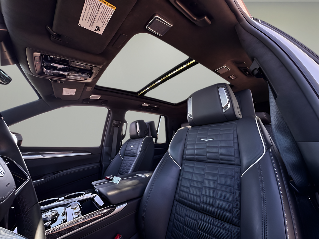 Used 2025 White Cadillac V-Series image 17