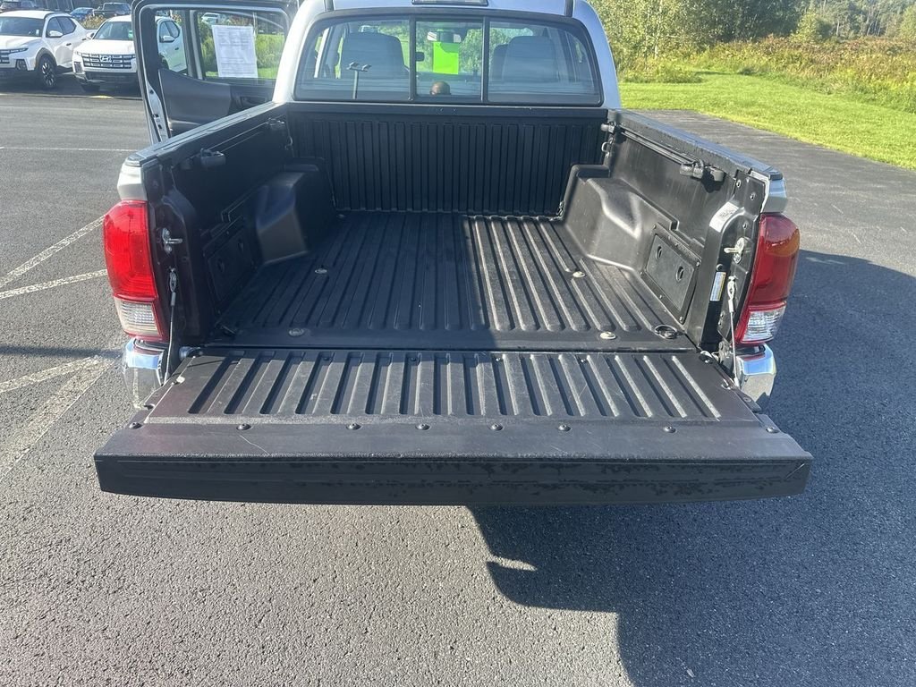 Used 2018 Silver Toyota SR image 29