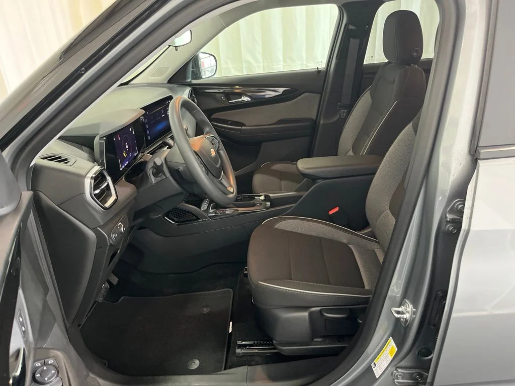 Used 2025 Gray Chevrolet LS image 3