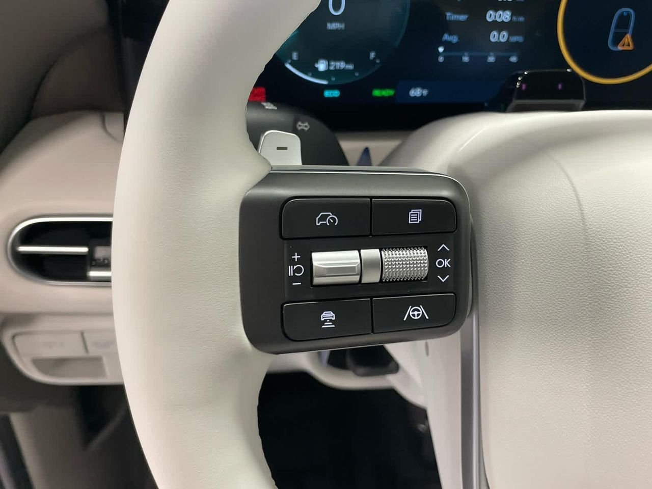 New 2026 Creamy White Pearl Hyundai SEL 7P image 29