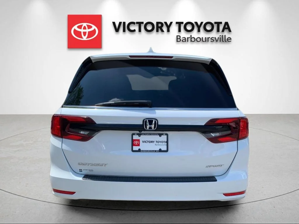 Used 2023  Honda Sport image 4