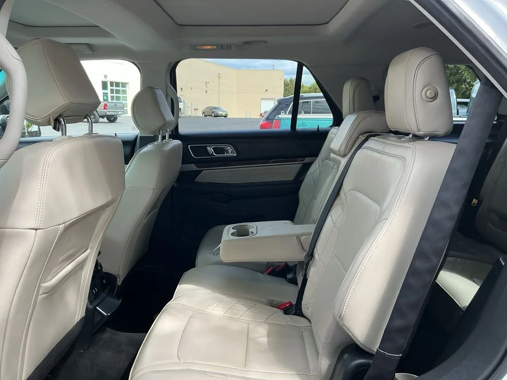 Used 2016 White Ford Platinum image 22