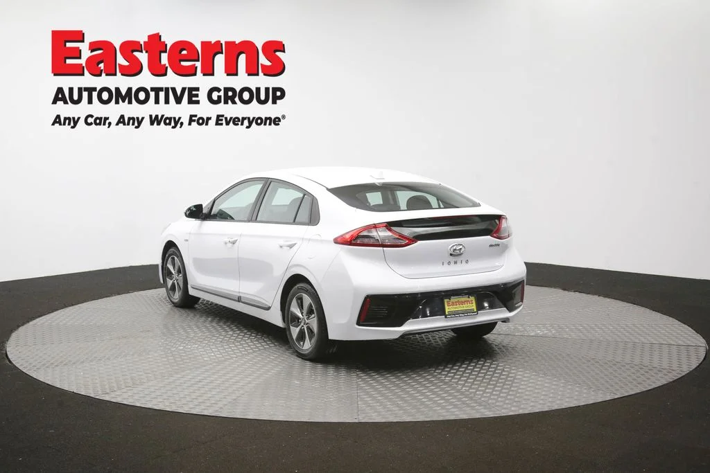 Used 2019 White Hyundai Base image 65