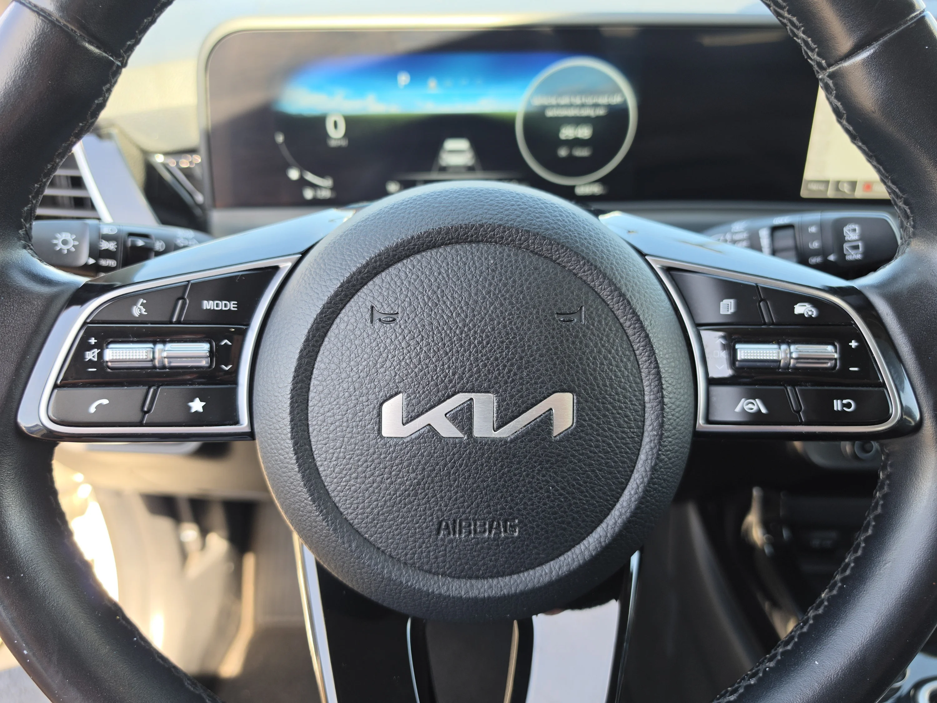 Used 2024 Clear White/Black Roof Kia X-Line image 35