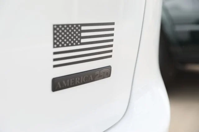 New 2027 Bright White Clear-Coat Exterior Paint Chrysler Select image 35