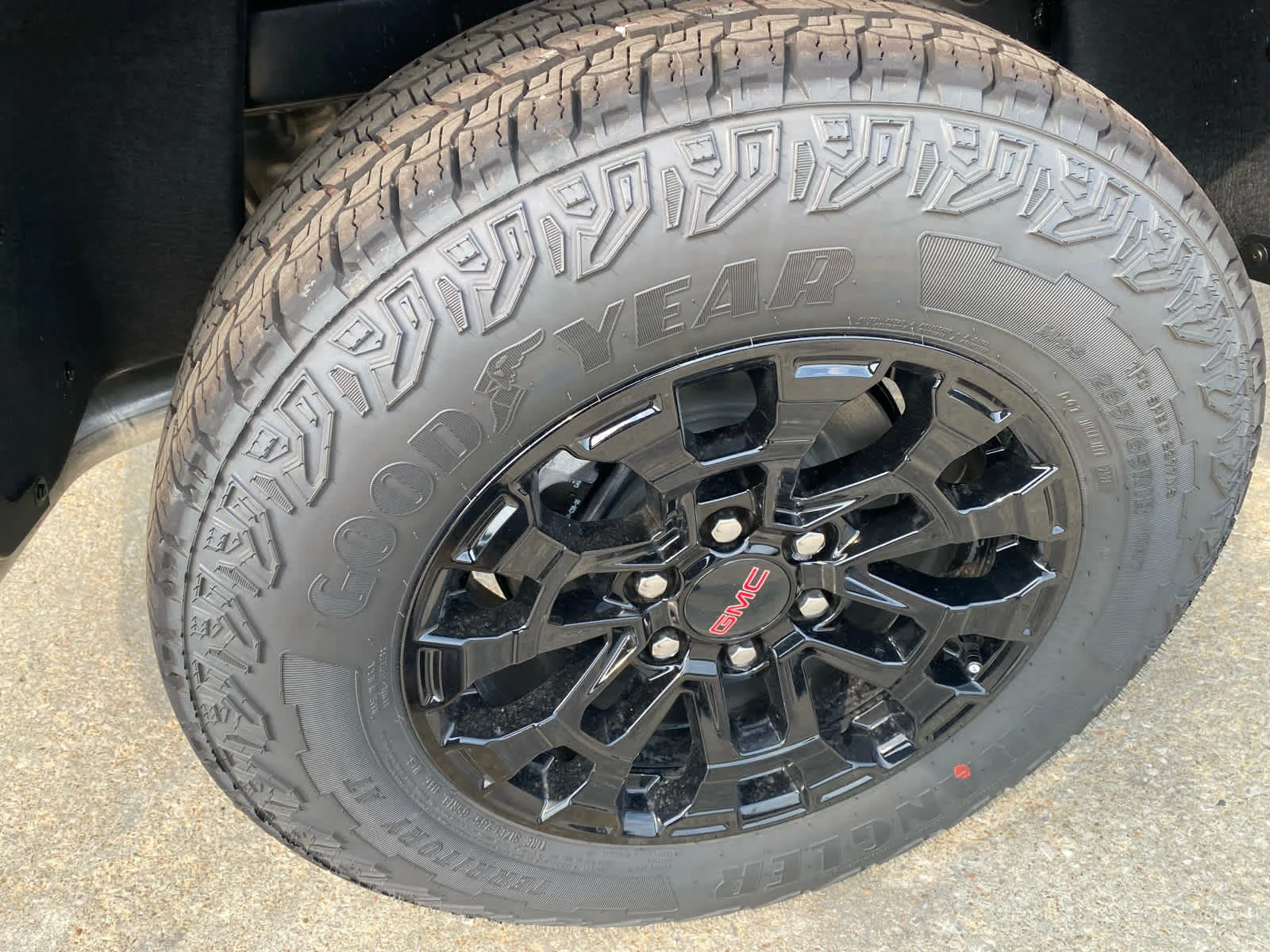 New 2026 Onyx Black GMC Elevation image 27