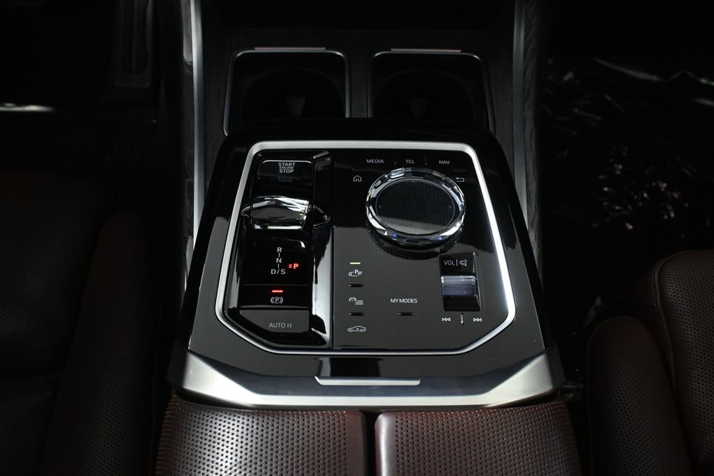 Used 2024 Black BMW 760i xDrive image 23