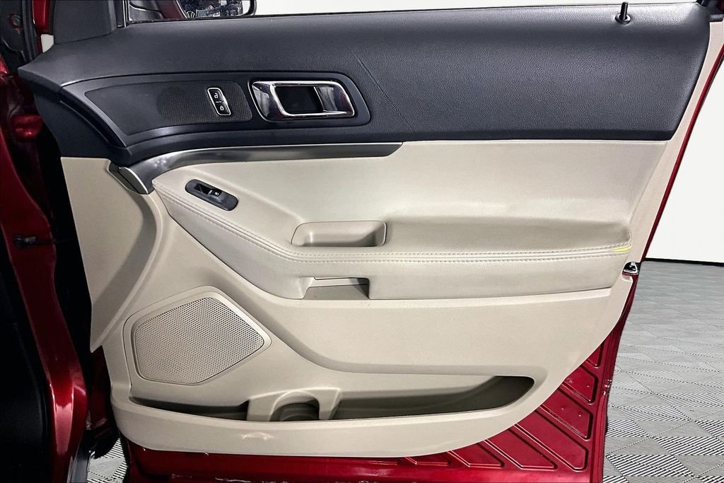 Used 2013 Red Ford Base image 25