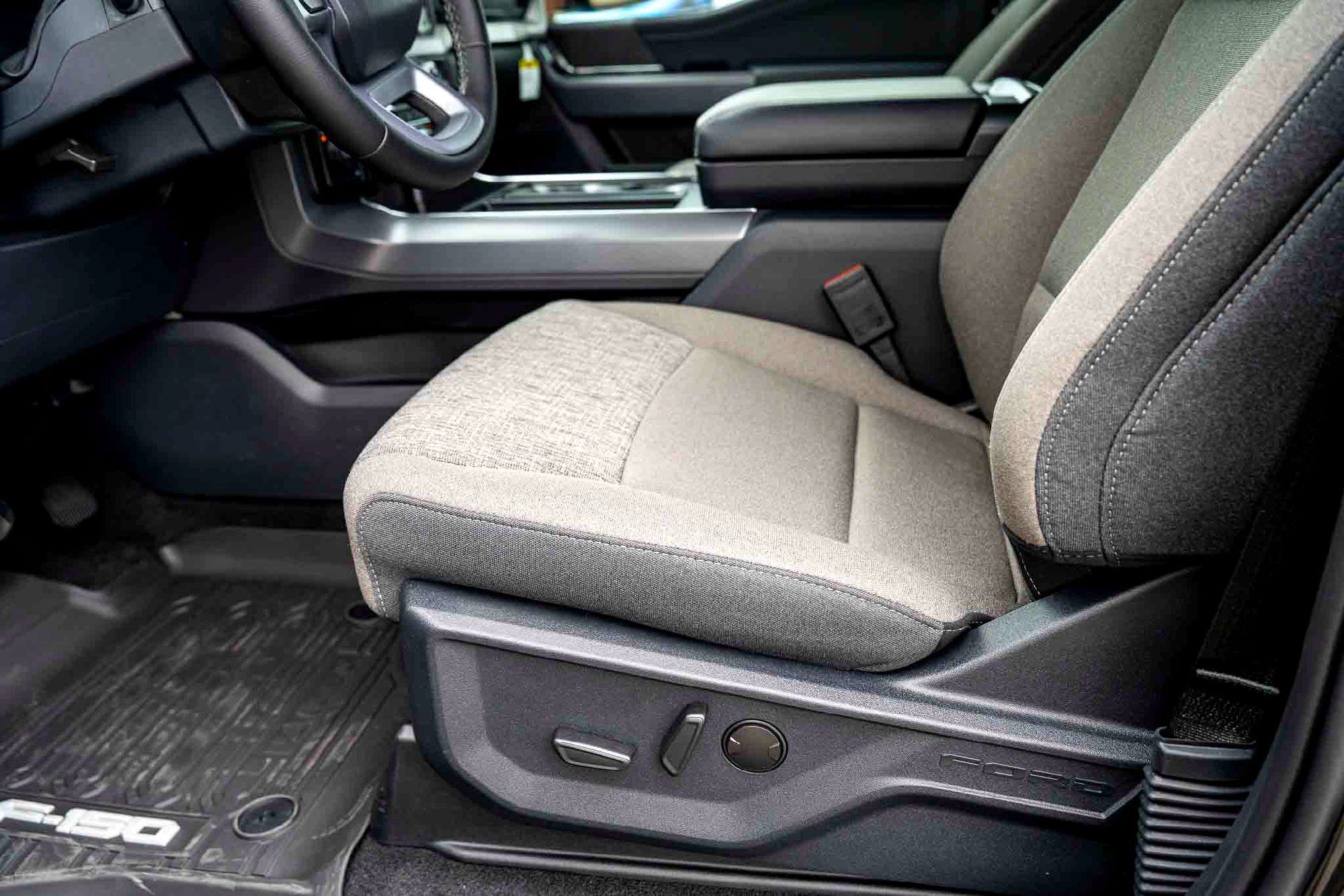 New 2025 Agate Black Metallic Ford XLT image 11