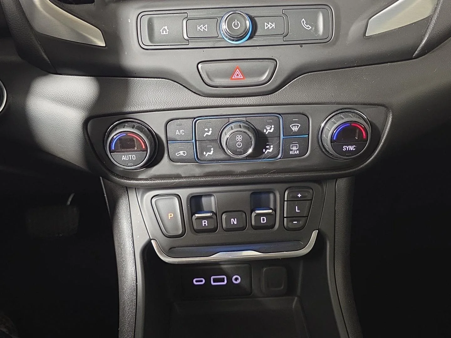 Used 2020 Quicksilver Metallic GMC SLE image 17