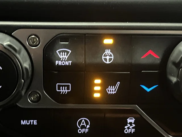 Used 2021 Crystal Metallic Jeep Unlimited Rubicon image 7
