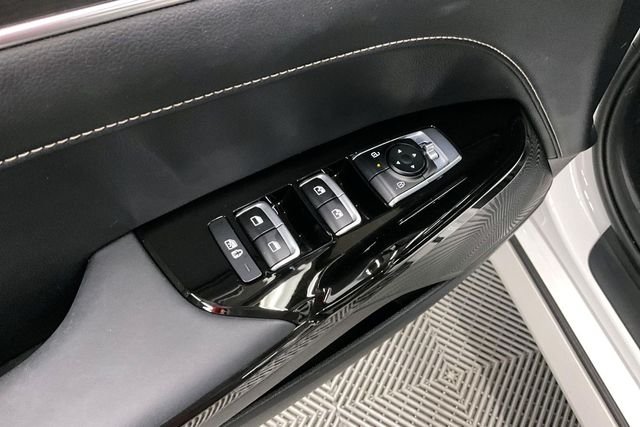 Used 2025 Snow White Pearl Kia GT-Line image 38