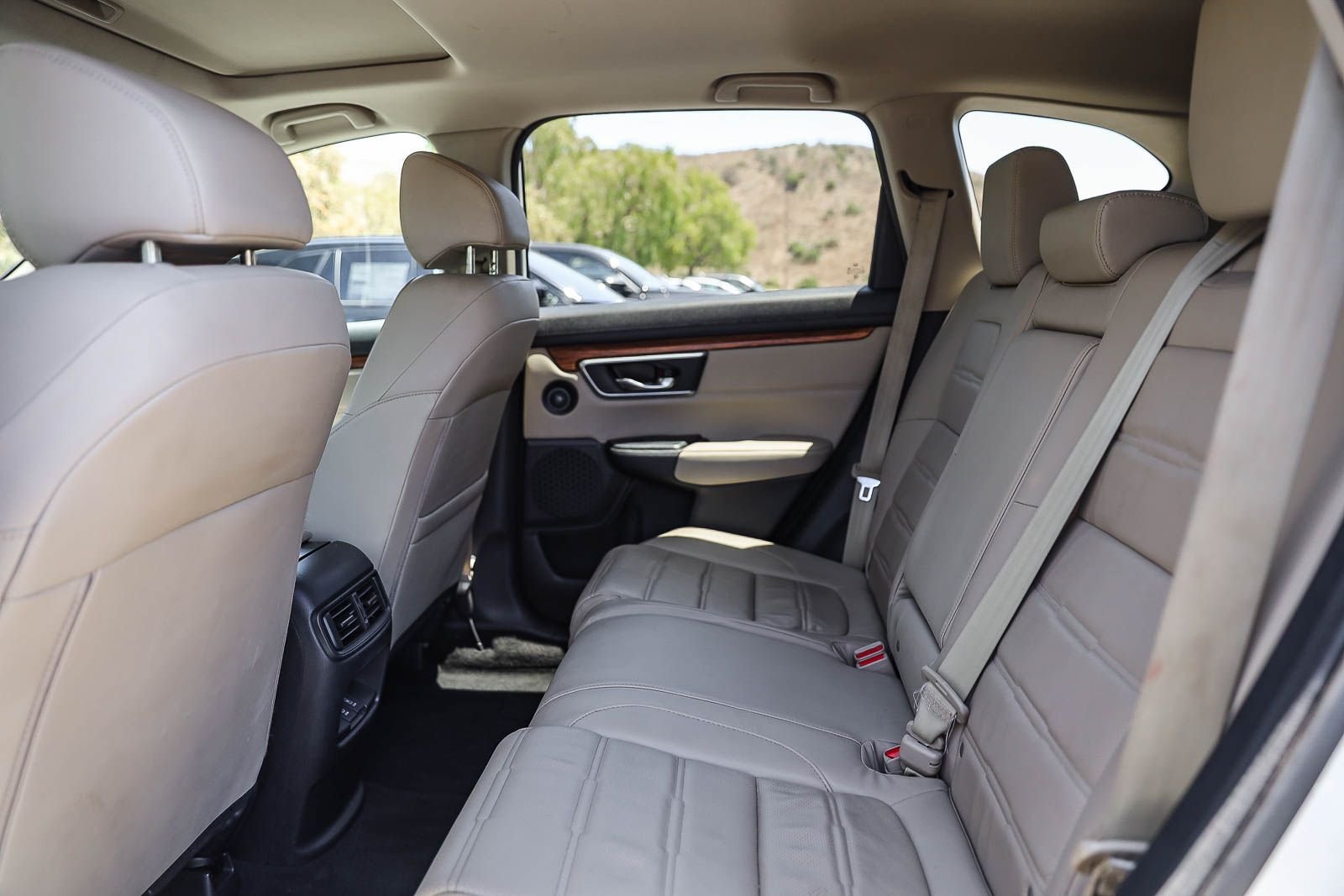 Used 2017 White Diamond Pearl Honda EX-L image 16