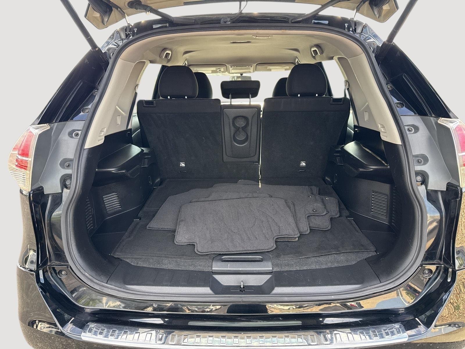 Used 2015 Super Black Nissan SV image 22