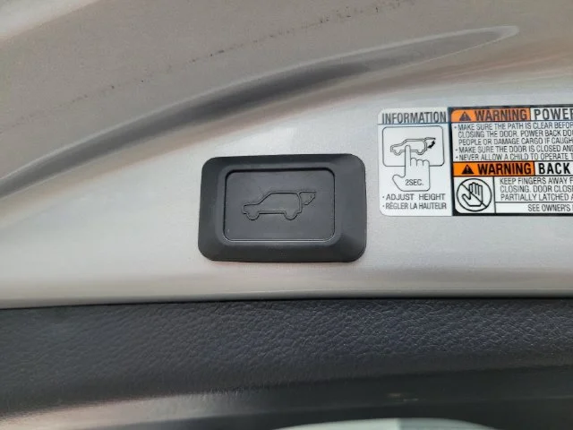2017 Toyota RAV4 Limited - Photo 16