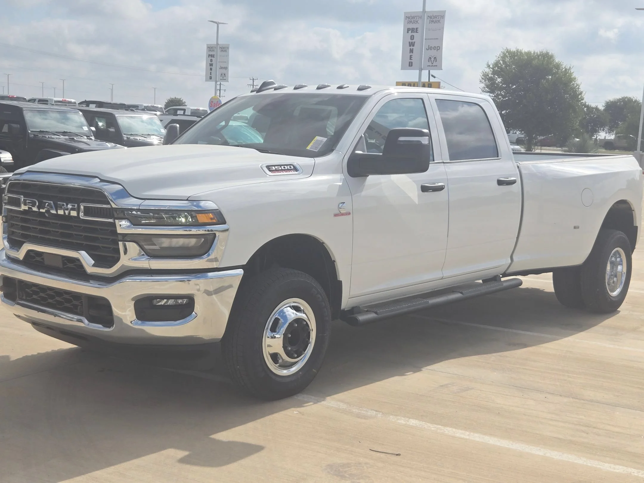New 2026 Bright White Clear-Coat Exterior Paint RAM Tradesman image 7